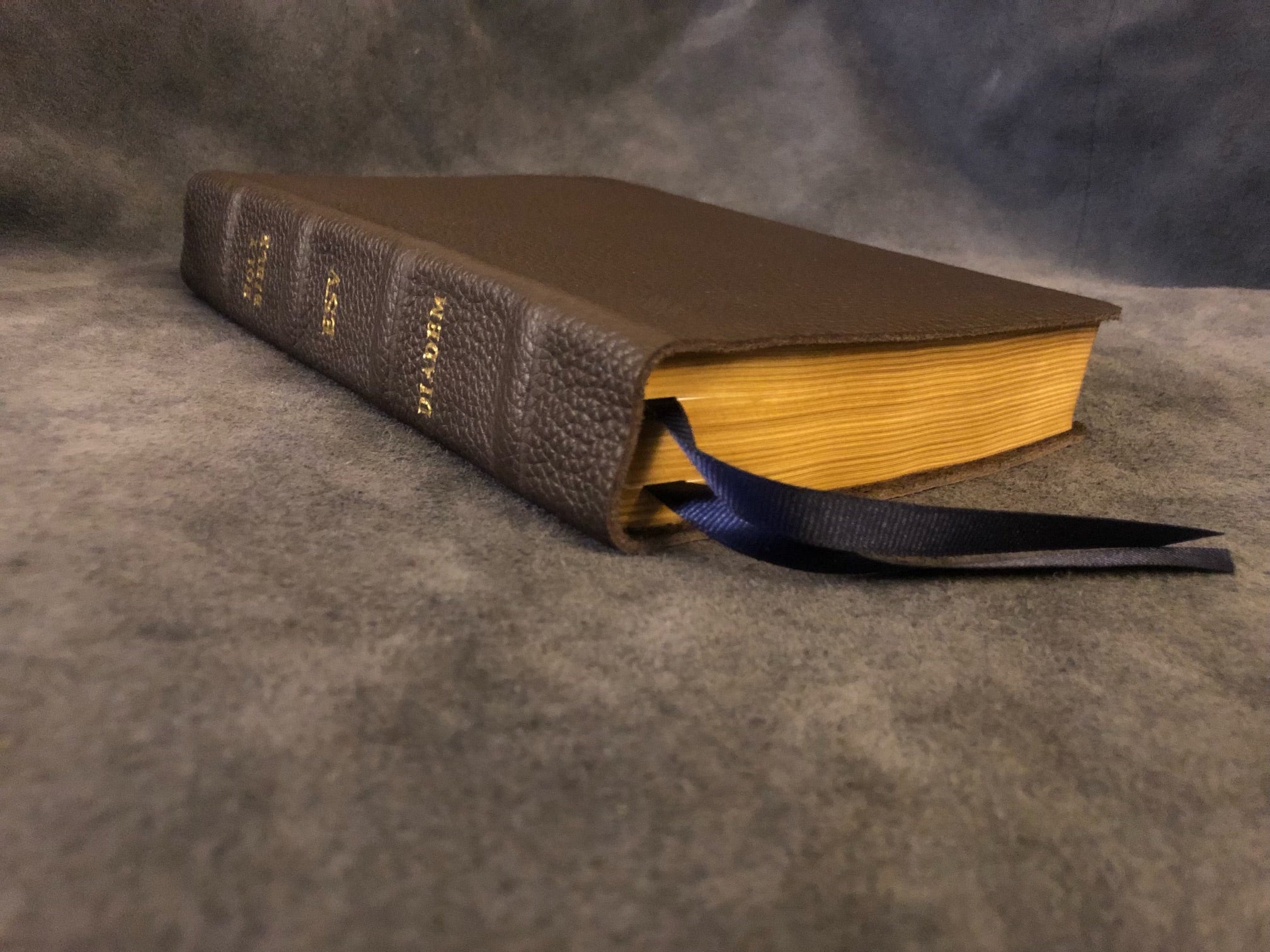 Esv shops diadem reference Bible with apocrypha Black soft leather Cambridge